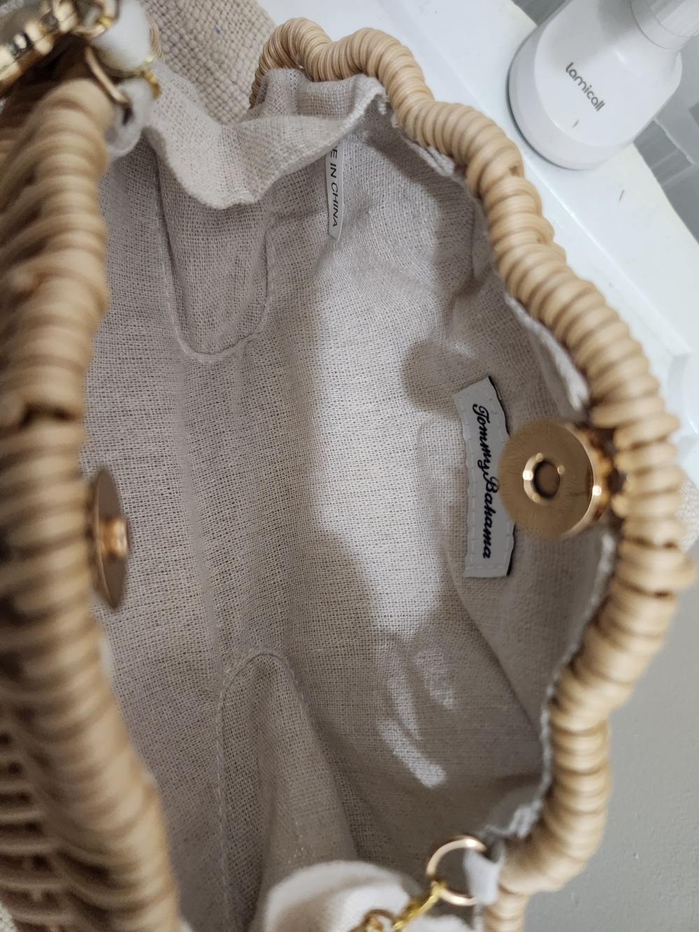 Tommy Bahama Beige Woven Shell Shoulder Bag with Gold Chain! - Picture 5 of 6